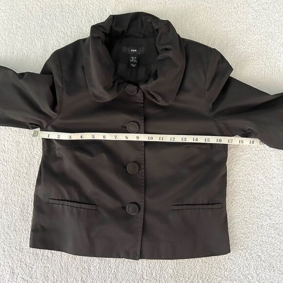 H&M cropped black blazer w ruffle collar and covered buttons - Picture 12 of 15